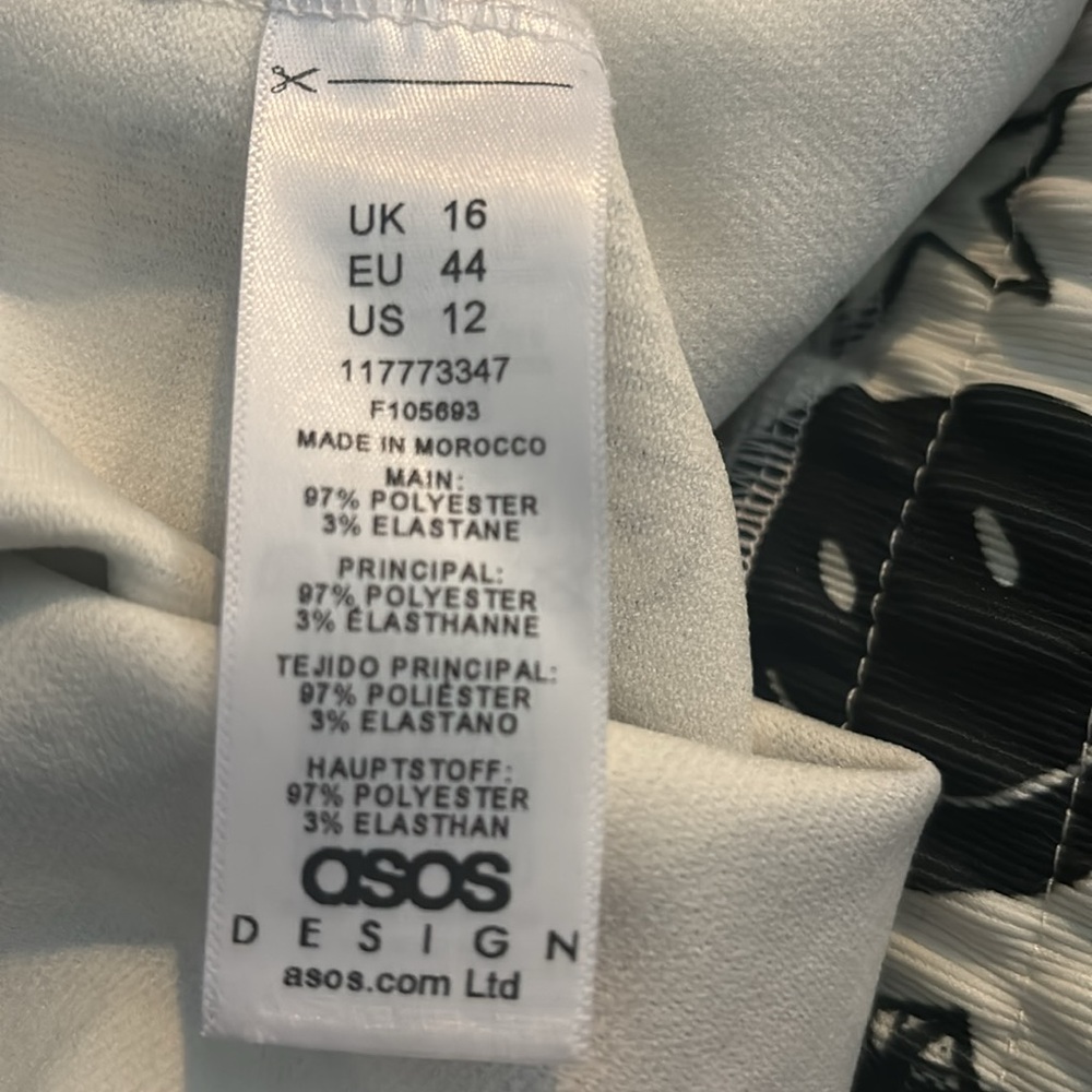 ASOS DESIGN board short in tattoo print in mono size 12 - Picture 10 of 10